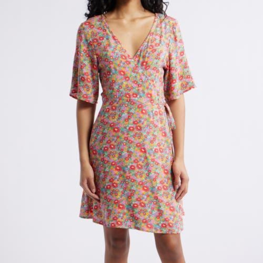 NEW!!!   Las Dallas Ditsy Wrap Dress